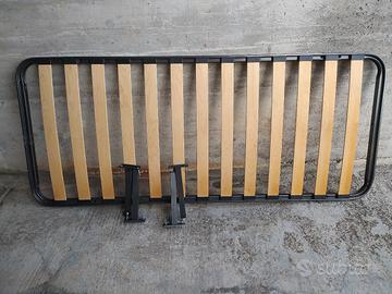 Rete singola in doghe in legno 