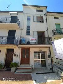 Casa indipendente di 110 m² con 4 locali a Castel 