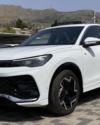 Volkswagen Tiguan R-Line 2.0 TDI 150CV DSG Tetto