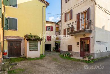 TERRATETTO INDIPENDENTE CON GARAGE A ROTEGLIA