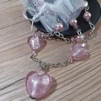 Collana con cuori in vetro rosa e perline