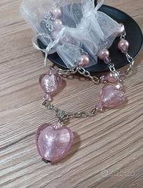 Collana con cuori in vetro rosa e perline