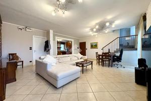 6 LOCALI A LA LOGGIA