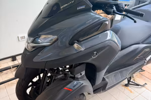 Tricity  Yamaha 300