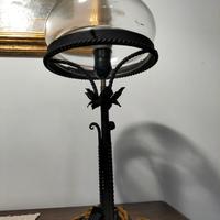 Antico lume in ferro