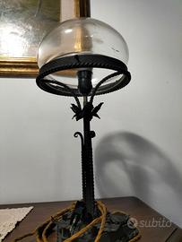 Antico lume in ferro