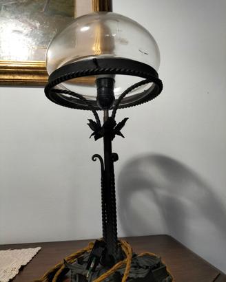 Antico lume in ferro