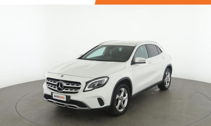 MERCEDES-BENZ GLA 200 Sport