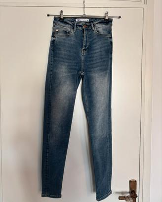Pantaloni a sigaretta vita alta Zara