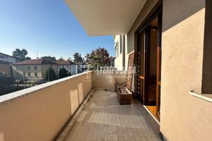 AMPIO TRILOCALE CON ASCENSORE, BOX E CANTINA