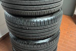 Gomme 215/45 R16