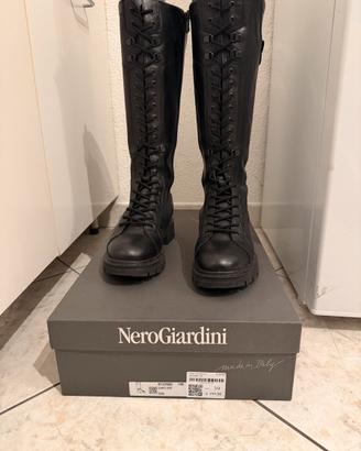 Stivali anfibi alti donna nero giardini 39