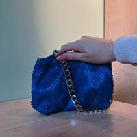 Borsetta blu con catena