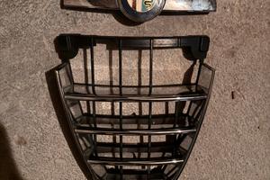 Calandra / scudo / stemma alfa romeo 159