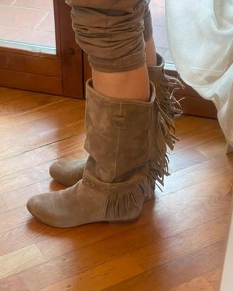 Stivali primaverili pelle scamosciata