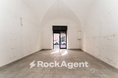 LOCALE COMMERCIALE IN VIA GARIBALDI A CATANIA