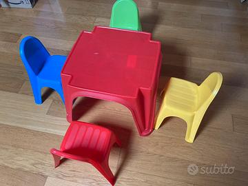 Tavolino bambini con 4 sedie