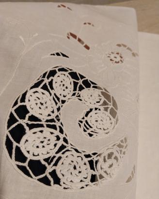 Tovaglia bianca da 12 ricamo a mano
