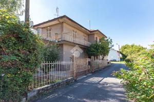 CASA SEMINDIPENDENTE A CIRIÈ