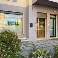 LOCALE COMMERCIALE AL PIANO TERRA CON DOPPIA VETRI