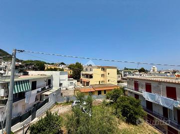 4 LOCALI A ISCHIA