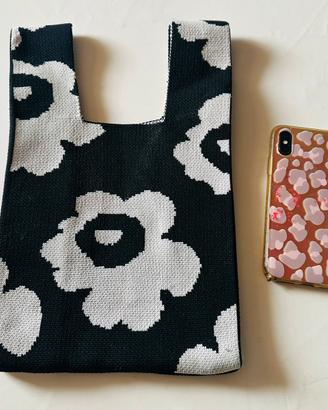 Borsa nera con fiori bianchi – nuova – 24€