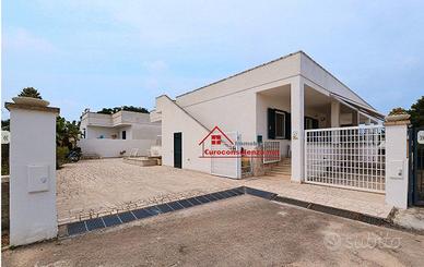 Struttura composta da 4 appartamenti a Mancaversa