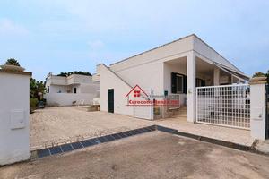 Struttura composta da 4 appartamenti a Mancaversa