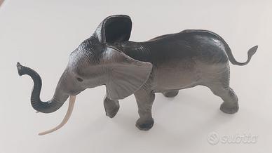 Grande elefante giocattolo vintage
