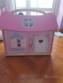 Casa delle bambole in legno 