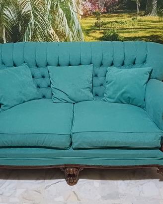 Divano Chesterfield 2 posti con braccioli in legno