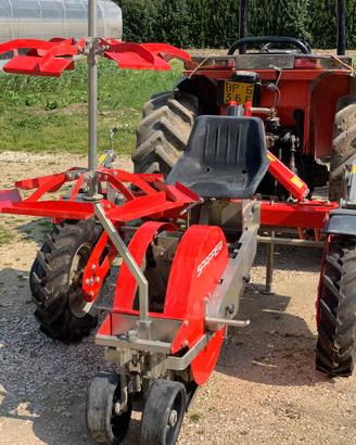 Trapiantatrice per piantine e semi