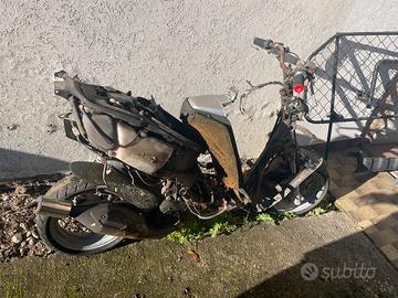 Aprilia SR 50 prima serie URBAN SKID