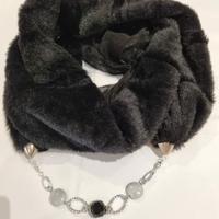 Sciarpa pellicciotto con bracciale, fatta a mano