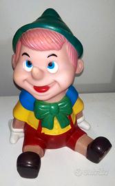 PINOCCHIO SEDUTO IN PLASTICA GOMMA VINTAGE 23 CM