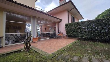 Villa di 188 m² con 5 locali e box auto a Viterbo
