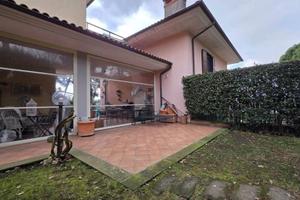 Villa di 188 m² con 5 locali e box auto a Viterbo