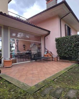 Villa di 188 m² con 5 locali e box auto a Viterbo