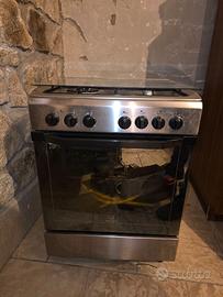 Cucina Indesit a gas - forno elettrico