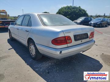 MERCEDES CLASSE E W210 E 250 TURBO D ricambi