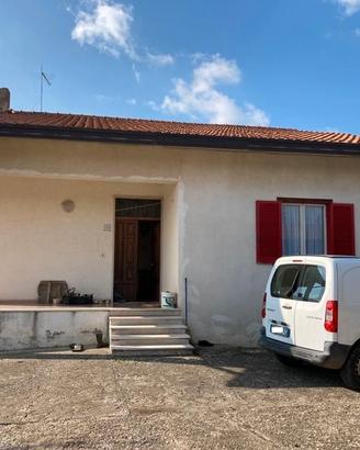 Casa con terreno, vigneto e bosco a Paternopoli