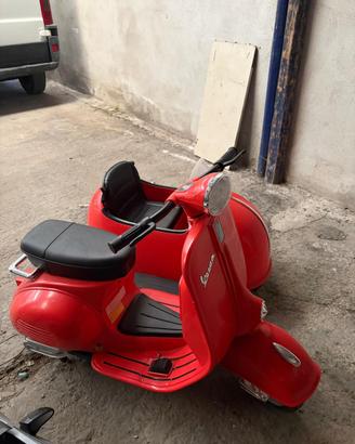 Sidecar vespa rossa