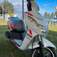 Scooter Peugeot Kisbee 50 4t MOTUL EDITION E5