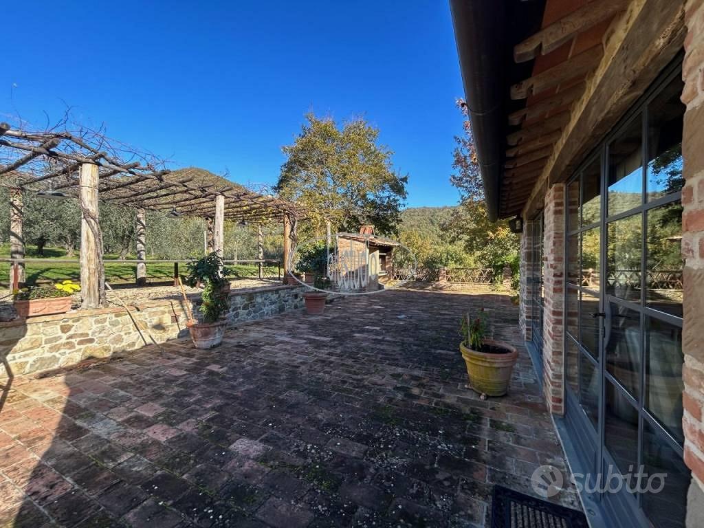 Rustico / Casale di 511 m² con più di 5 locali e b - Vista 5