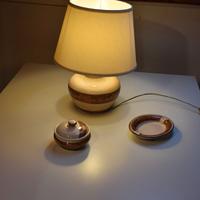 Set lampada e oggetti in porcellana