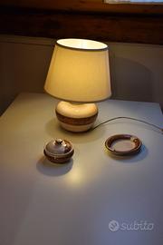Set lampada e oggetti in porcellana