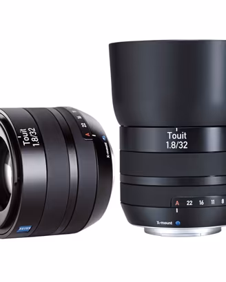 Calrl Zeiss Touit 1.8/32mm.jpg -Attacco Fujifilm X