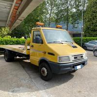 IVECO DAILY CARROATTREZZI SCARRABILE