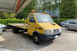 IVECO DAILY CARROATTREZZI SCARRABILE