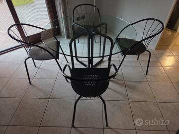 Tavolo tondo con piano in cristallo e 4 sedie